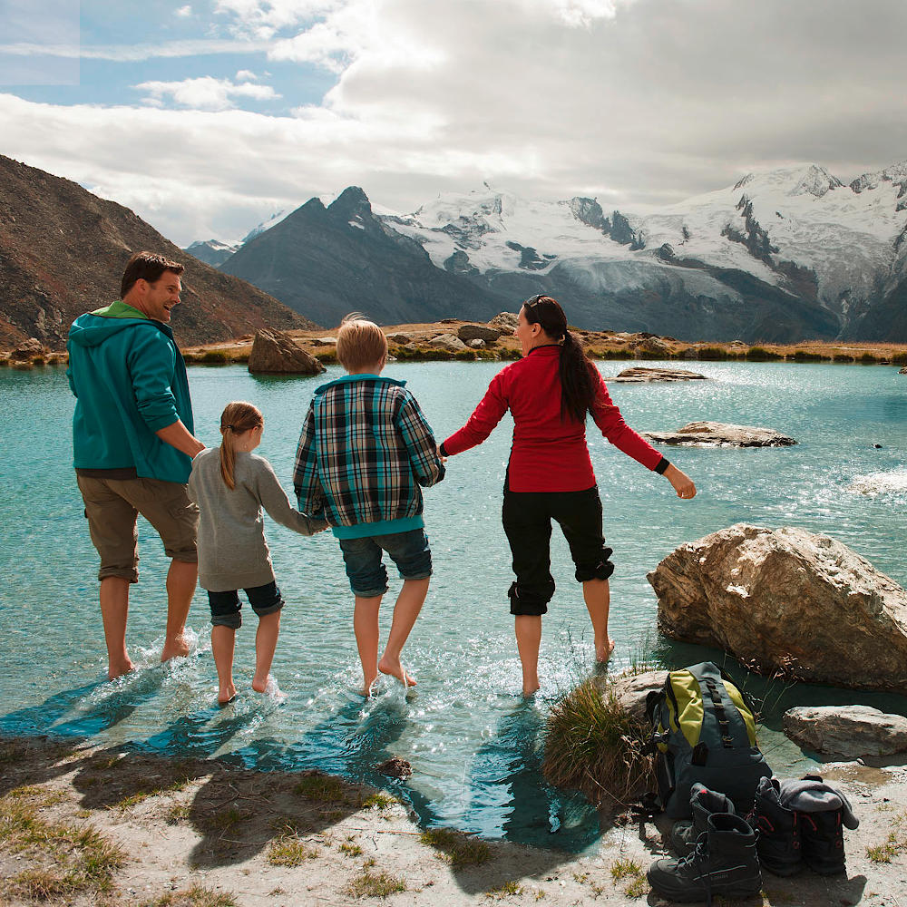 ferienwohnungen apartments atlas saas grund ansicht sommer